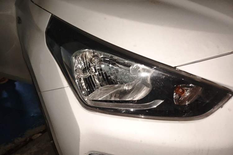 Used Hyundai Verna (older generation) 2017 1.4L Manual Colorful Skyroof Version China V Standard Right Front Headlight