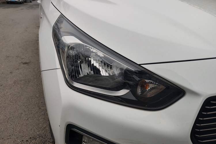 Used Hyundai Verna (older generation) 2017 1.4L Manual Huancai Edition China V Standard Right Front Headlight