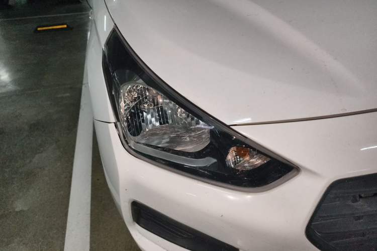 Used Hyundai Verna (older generation) 2017 1.4L Manual Refreshed Version China V Standard Right Front Headlight