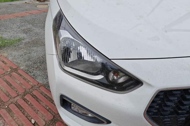 Used Hyundai Verna (older generation) 2017 1.4L Manual Huancai Edition China V Standard Right Front Headlight
