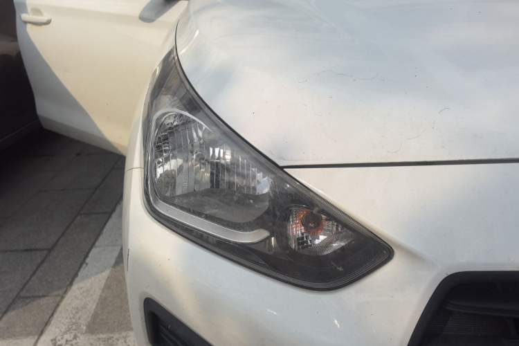 Used Hyundai Verna (older generation) 2017 1.4L Manual Refreshed Version China VI Standard Right Front Headlight