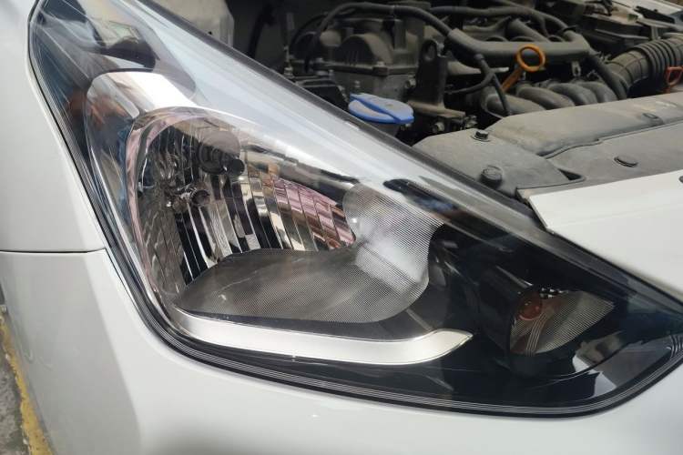 Used Hyundai Verna (older generation) 2017 1.4L Automatic YueXiang Edition China V-standard Right Front Headlight