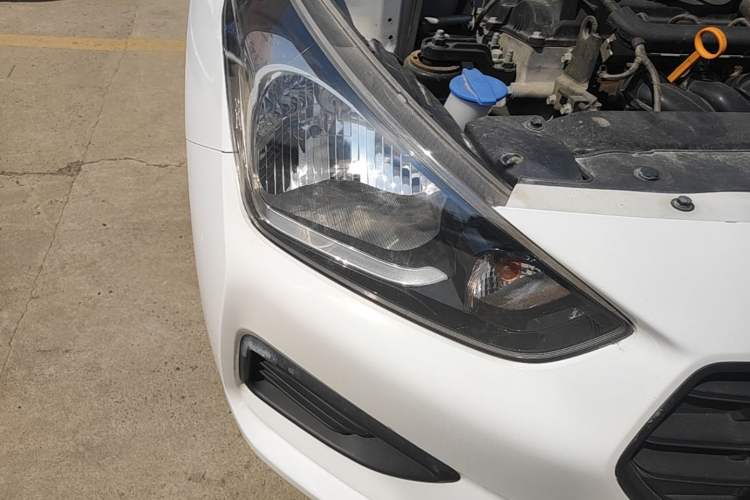 Used Hyundai Verna (older generation) 2017 1.4L Manual Refreshed Version China VI Standard Right Front Headlight