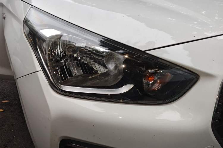 Used Hyundai Verna (older generation) 2017 1.4L Automatic YueXiang Edition China V-standard Right Front Headlight