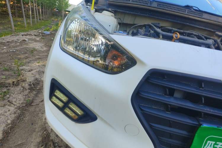 Used Hyundai Verna (older generation) 2017 1.4L Manual Refreshed Version China V Standard Right Front Headlight