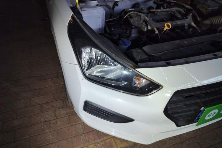 Used Hyundai Verna (older generation) 2017 1.4L Manual Refreshed Version China V Standard Right Front Headlight