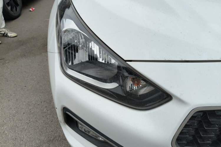 Used Hyundai Verna (older generation) 2017 1.4L Automatic YueXiang Edition China V-standard Right Front Headlight