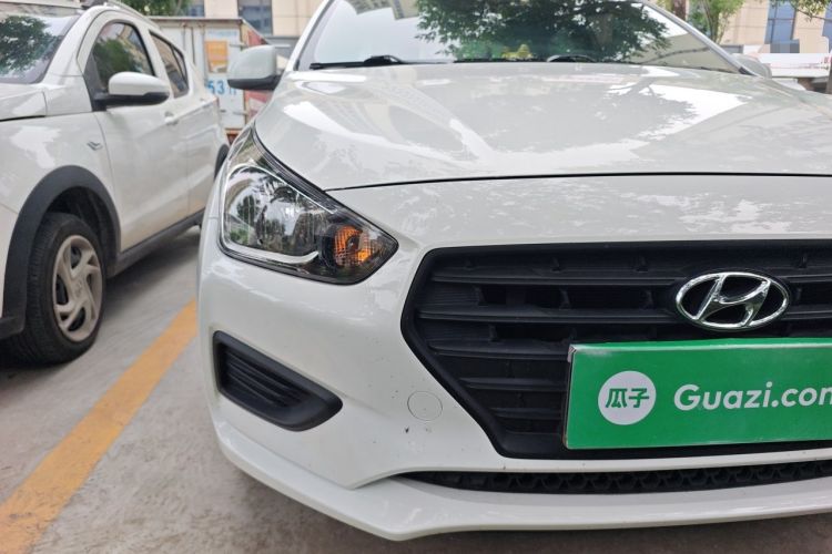 Used Hyundai Verna (older generation) 2017 1.4L Manual Refreshed Version China V Standard Right Front Headlight