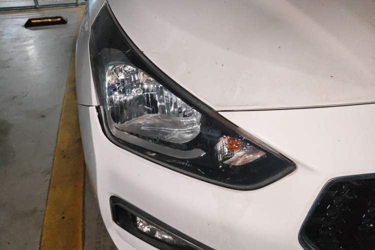 Used Hyundai Verna (older generation) 2017 1.4L Automatic YueXiang Edition China V-standard Right Front Headlight
