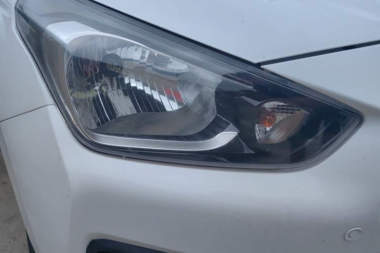 Used Hyundai Verna (older generation) 2017 1.4L Manual Refreshed Version China V Standard Right Front Headlight