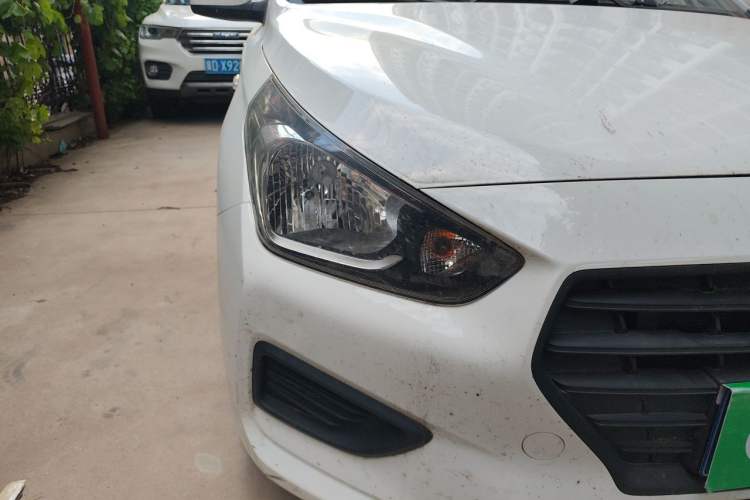 Used Hyundai Verna (older generation) 2017 1.4L Manual Refreshed Version China V Standard Right Front Headlight