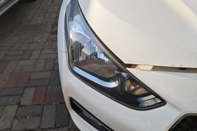 Used Hyundai Verna (older generation) 2017 1.4L Automatic YueXiang Edition China V-standard Right Front Headlight
