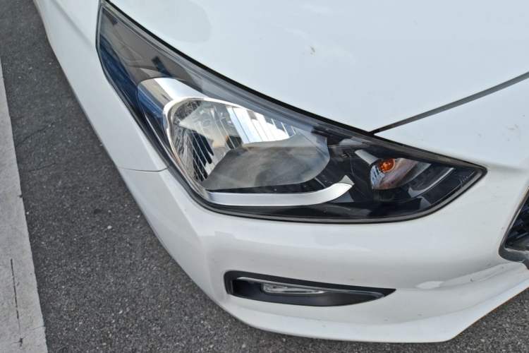 Used Hyundai Verna (older generation) 2017 1.4L Manual Colorful Skyroof Version China VI Standard Right Front Headlight