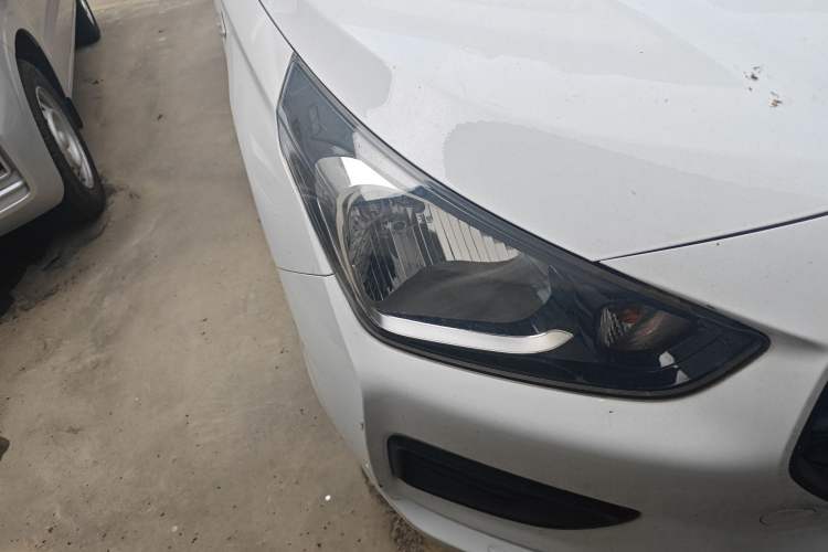 Used Hyundai Verna (older generation) 2017 1.4L Manual Refreshed Version China V Standard Right Front Headlight