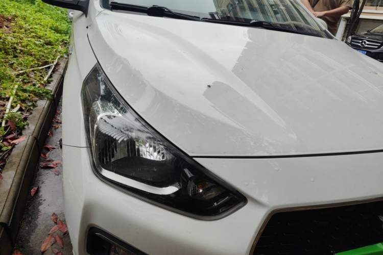 Used Hyundai Verna (older generation) 2017 1.4L Manual Colorful Skyroof Version China V Standard Right Front Headlight