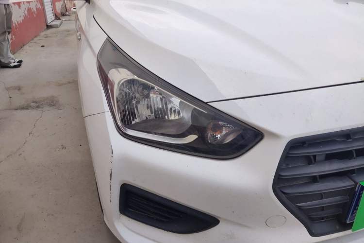 Used Hyundai Verna (older generation) 2017 1.4L Manual Refreshed Version China V Standard Right Front Headlight