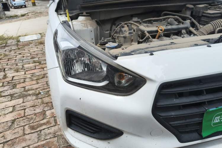 Used Hyundai Verna (older generation) 2017 1.4L Manual Refreshed Version China VI Standard Right Front Headlight