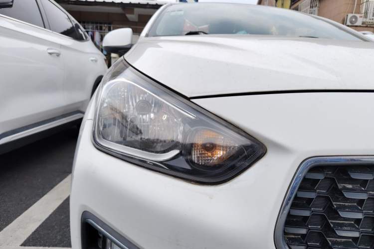 Used Hyundai Verna (older generation) 2017 1.4L Manual Colorful Skyroof Version China V Standard Right Front Headlight