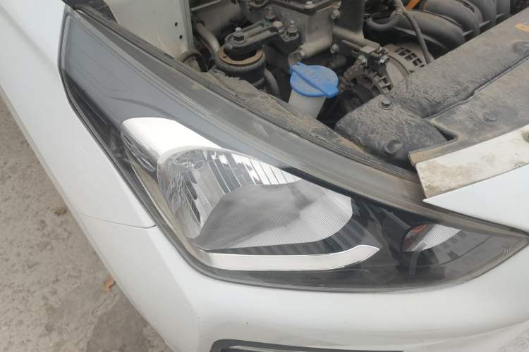 Used Hyundai Verna (older generation) 2017 1.4L Manual Refreshed Version China V Standard Right Front Headlight