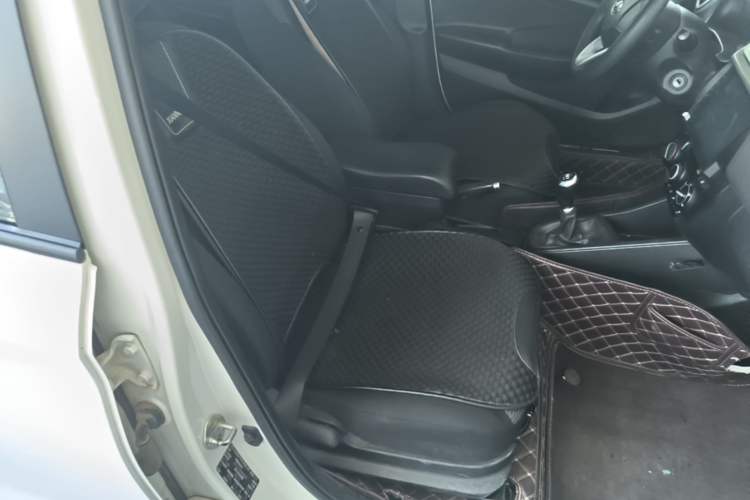 Used Hyundai Verna (older generation) 2017 1.4L Manual Huancai Edition China VI Right Front Seat