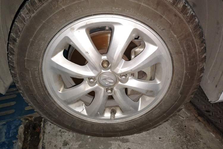 Used Hyundai Verna (older generation) 2017 1.4L Manual Colorful Skyroof Version China V Standard Right Front Wheel Hub