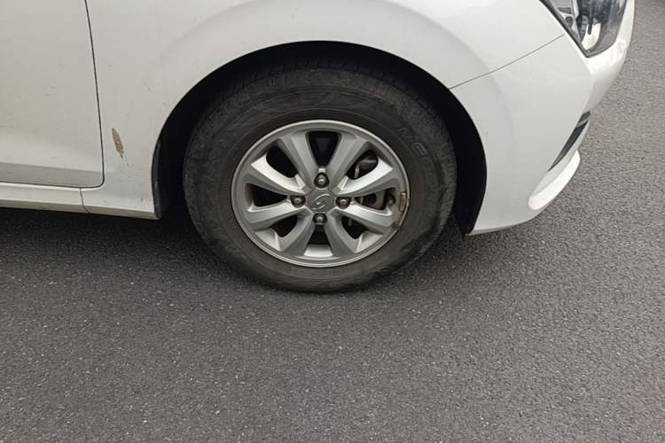 Used Hyundai Verna (older generation) 2017 1.4L Manual Colorful Skyroof Version China V Standard Right Front Wheel Hub