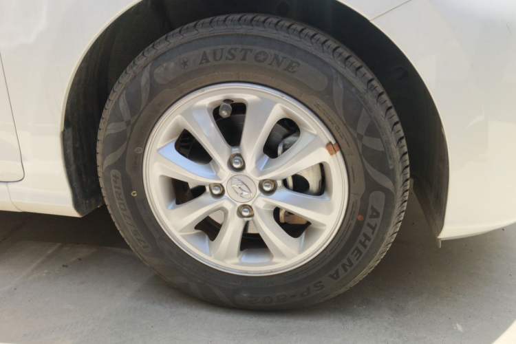 Used Hyundai Verna (older generation) 2017 1.4L Manual Huancai Edition China V Standard Right Front Wheel Hub