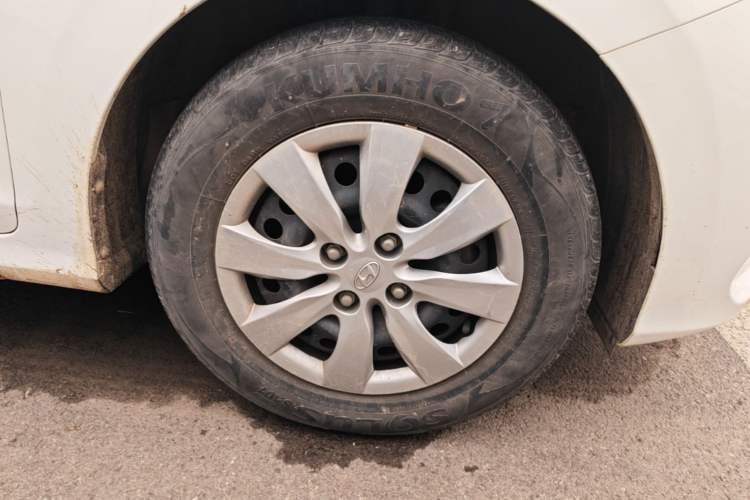 Used Hyundai Verna (older generation) 2017 1.4L Manual Refreshed Version China VI Standard Right Front Wheel Hub