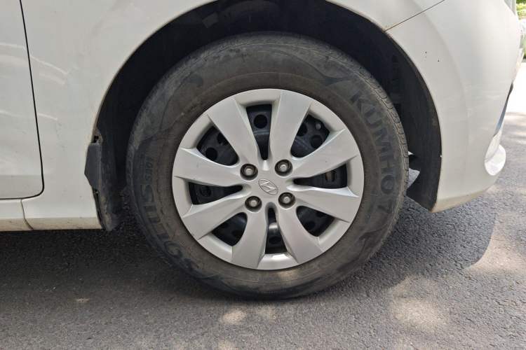 Used Hyundai Verna (older generation) 2017 1.4L Manual Refreshed Version China V Standard Right Front Wheel Hub