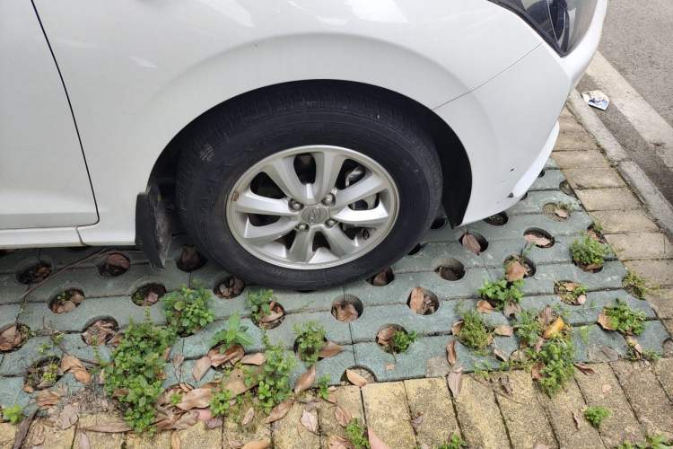 Used Hyundai Verna (older generation) 2017 1.4L Automatic YueXiang Edition China V-standard Right Front Wheel Hub
