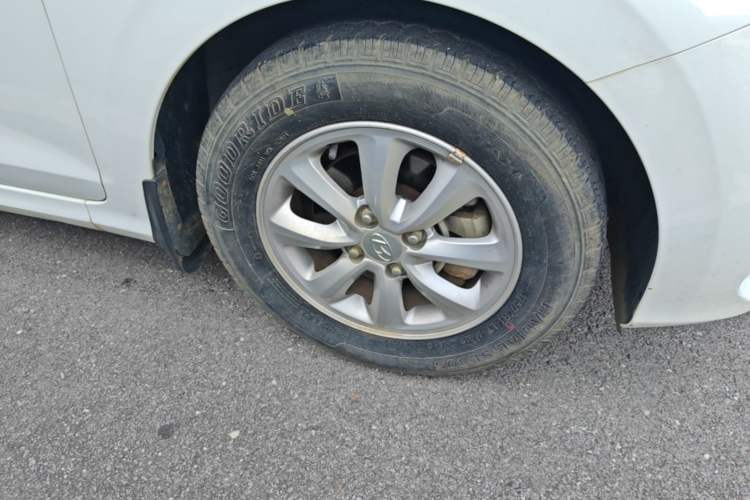 Used Hyundai Verna (older generation) 2017 1.4L Manual Colorful Skyroof Version China VI Standard Right Front Wheel Hub