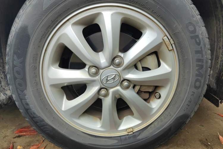 Used Hyundai Verna (older generation) 2017 1.4L Manual Colorful Skyroof Version China V Standard Right Front Wheel Hub