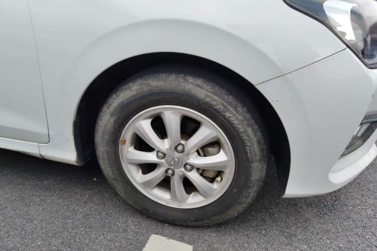 Used Hyundai Verna (older generation) 2017 1.4L Manual Colorful Skyroof Version China V Standard Right Front Wheel Hub