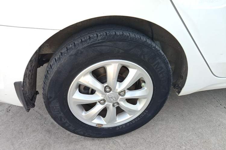 Used Hyundai Verna (older generation) 2017 1.4L Manual Huancai Edition China V Standard Right Rear Wheel Hub