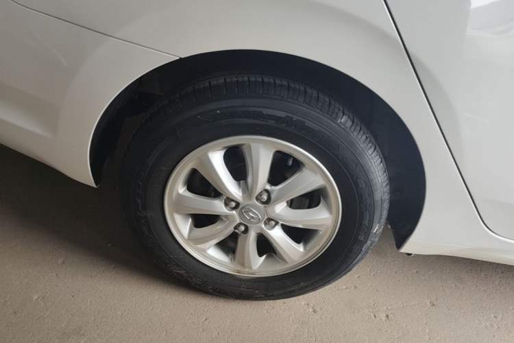 Used Hyundai Verna (older generation) 2017 1.4L Manual Huancai Edition China V Standard Right Rear Wheel Hub