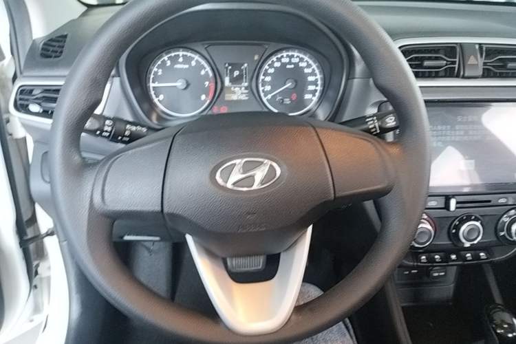 Used Hyundai Verna (older generation) 2017 1.4L Automatic YueXiang Edition China V-standard Steering Wheel