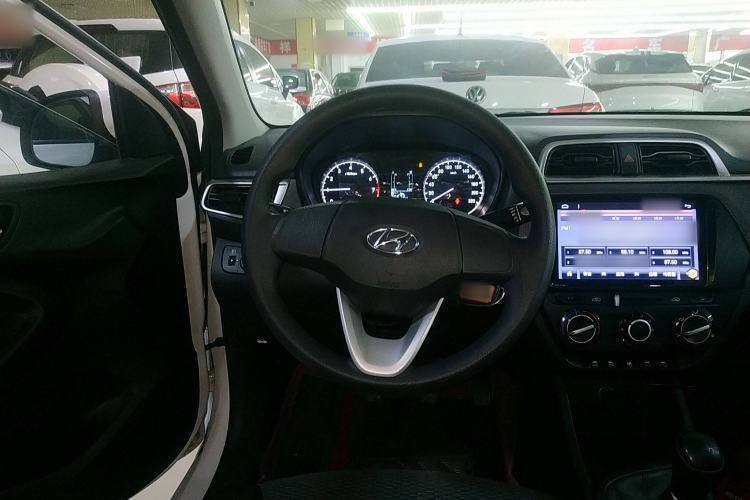 Used Hyundai Verna (older generation) 2017 1.4L Manual Refreshed Version China V Standard Steering Wheel
