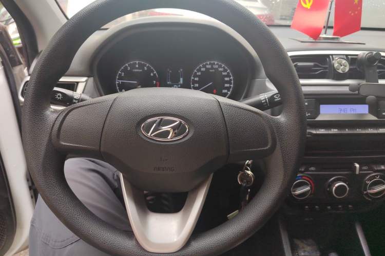 Used Hyundai Verna (older generation) 2017 1.4L Manual Refreshed Version China VI Standard Steering Wheel