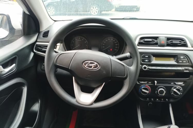 Used Hyundai Verna (older generation) 2017 1.4L Manual Refreshed Version China V Standard Steering Wheel