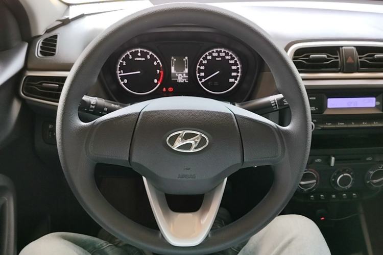 Used Hyundai Verna (older generation) 2017 1.4L Manual Refreshed Version China V Standard Steering Wheel
