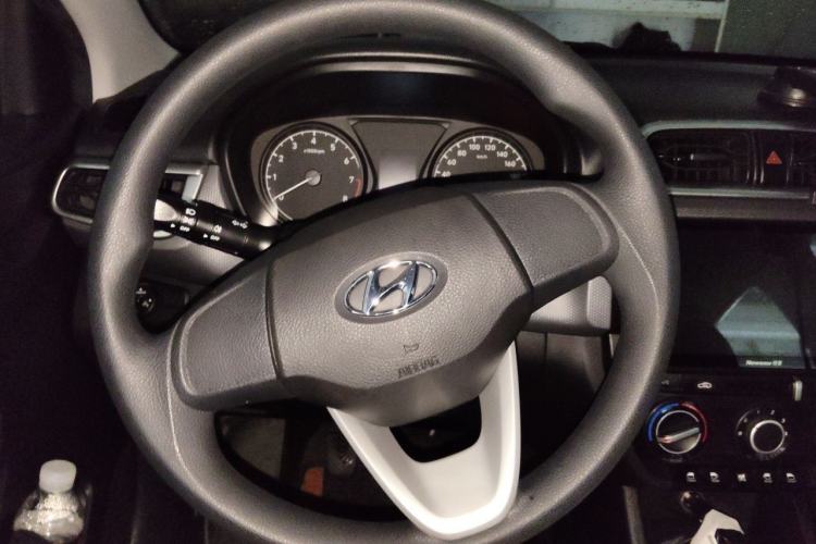 Used Hyundai Verna (older generation) 2017 1.4L Manual Refreshed Version China V Standard Steering Wheel