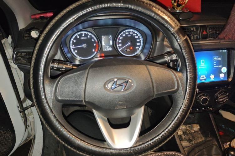 Used Hyundai Verna (older generation) 2017 1.4L Manual Refreshed Version China V Standard Steering Wheel