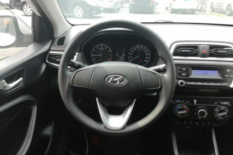Used Hyundai Verna (older generation) 2017 1.4L Manual Refreshed Version China V Standard Steering Wheel