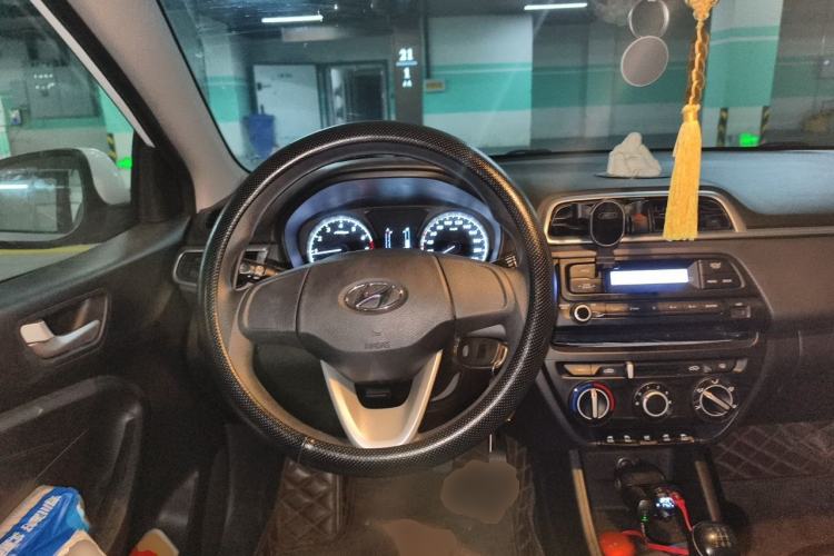 Used Hyundai Verna (older generation) 2017 1.4L Manual Refreshed Version China V Standard Steering Wheel