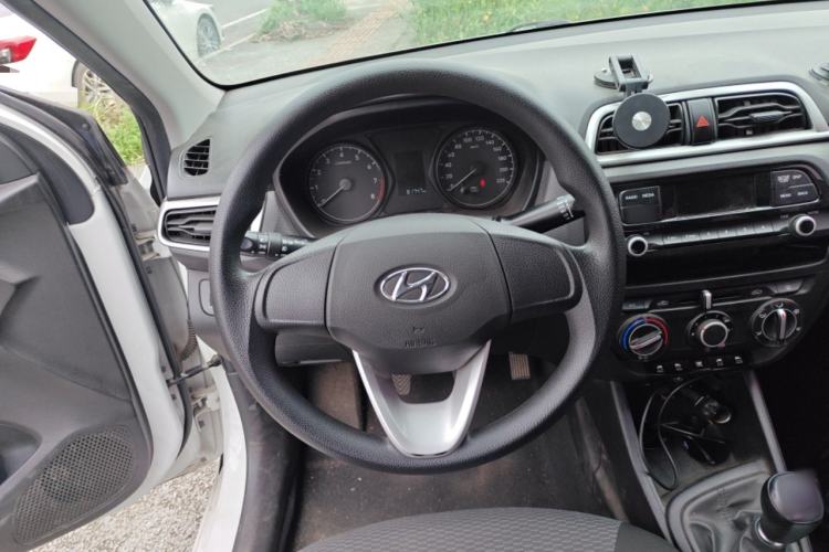 Used Hyundai Verna (older generation) 2017 1.4L Manual Huancai Edition China V Standard Steering Wheel