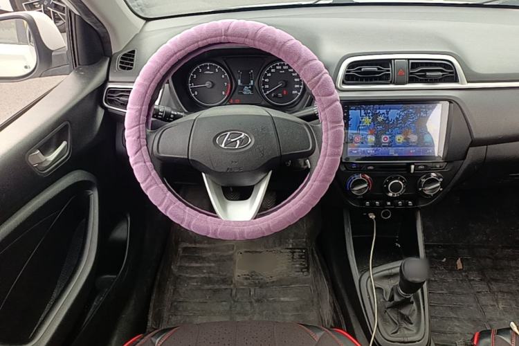 Used Hyundai Verna (older generation) 2017 1.4L Manual Colorful Skyroof Version China V Standard Steering Wheel