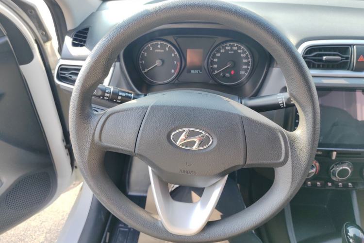 Used Hyundai Verna (older generation) 2017 1.4L Automatic YueXiang Edition China V-standard Steering Wheel
