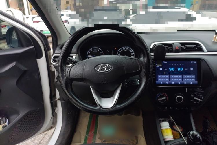 Used Hyundai Verna (older generation) 2017 1.4L Manual Refreshed Version China V Standard Steering Wheel