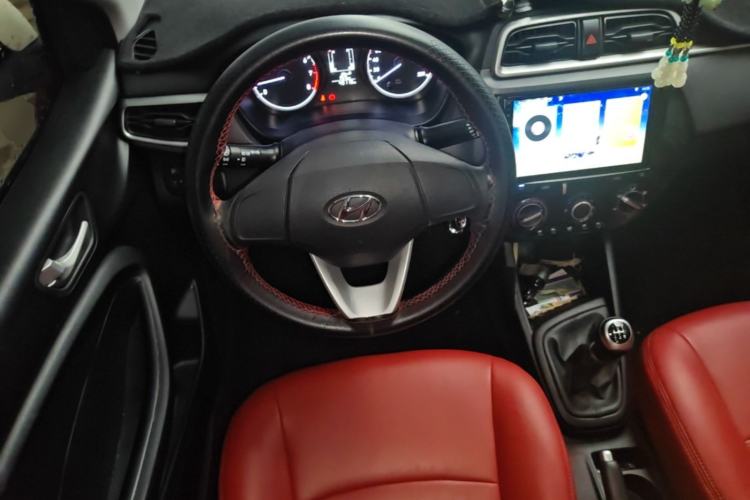 Used Hyundai Verna (older generation) 2017 1.4L Manual Colorful Skyroof Version China VI Standard Steering Wheel