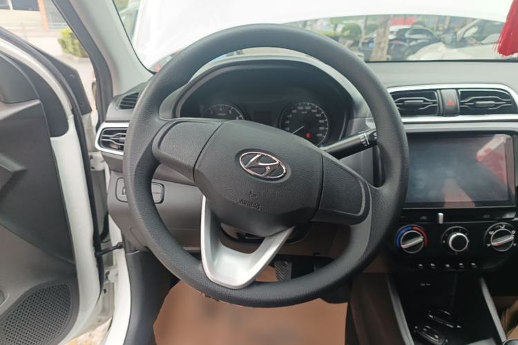 Used Hyundai Verna (older generation) 2017 1.4L Manual Refreshed Version China V Standard Steering Wheel